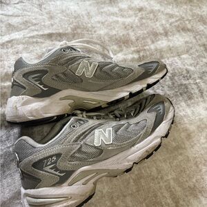 New Balance 725 Men Running Shoes Casual Sneakers Grey White (ML725P) size 7.5